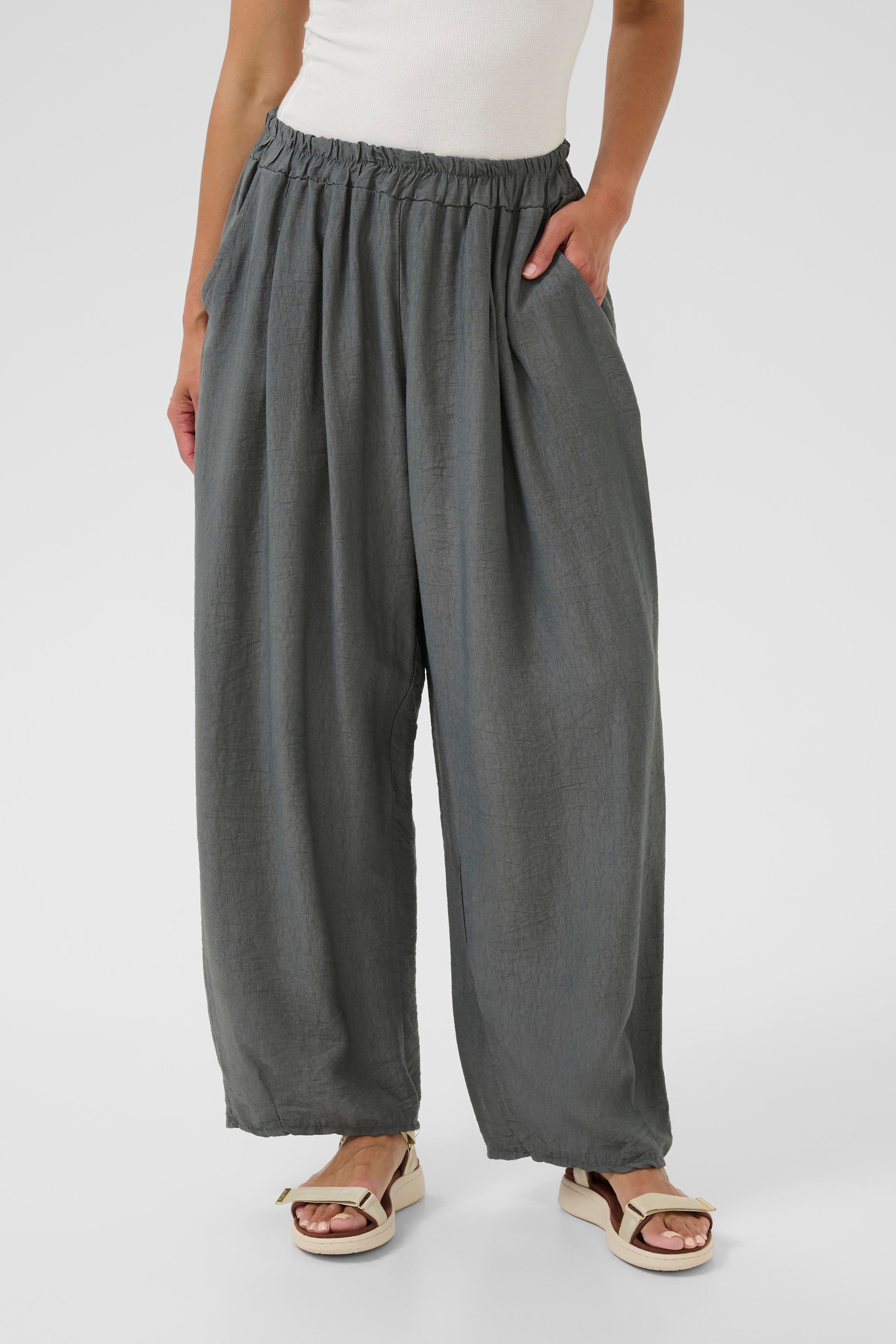 BPkiana Hose LOOKBOOK FRONT 40103547-400805