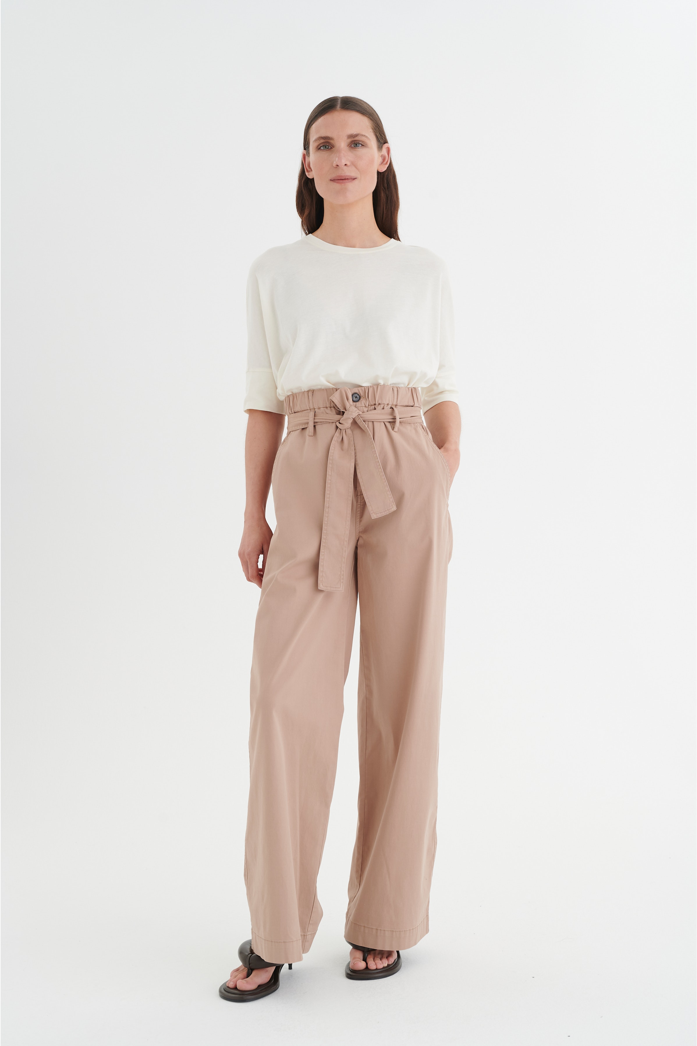 HuldaIW T-shirt LOOKBOOK FRONT 30106394-110701