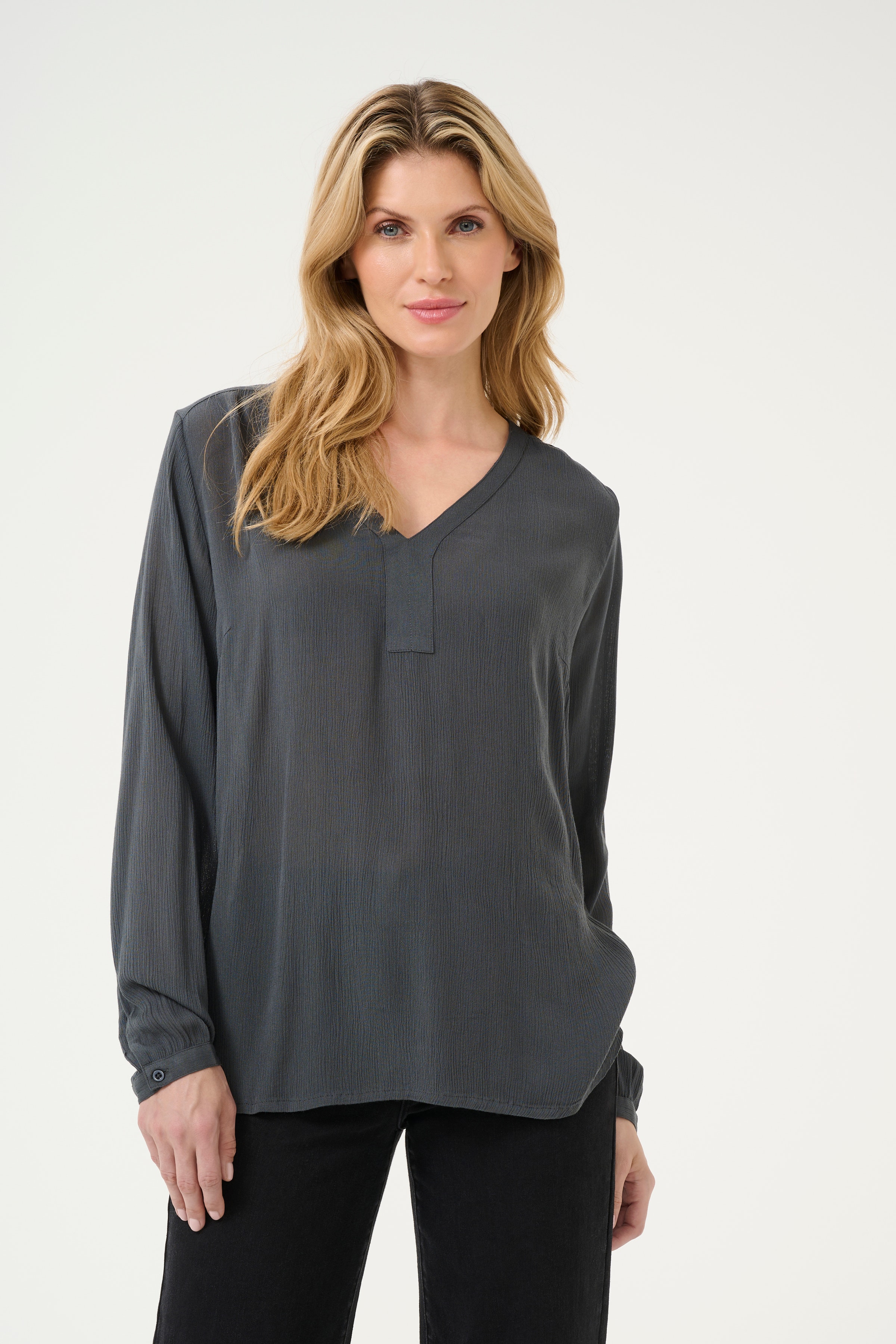 Amber Blouse LOOKBOOK FRONT 501032-190205