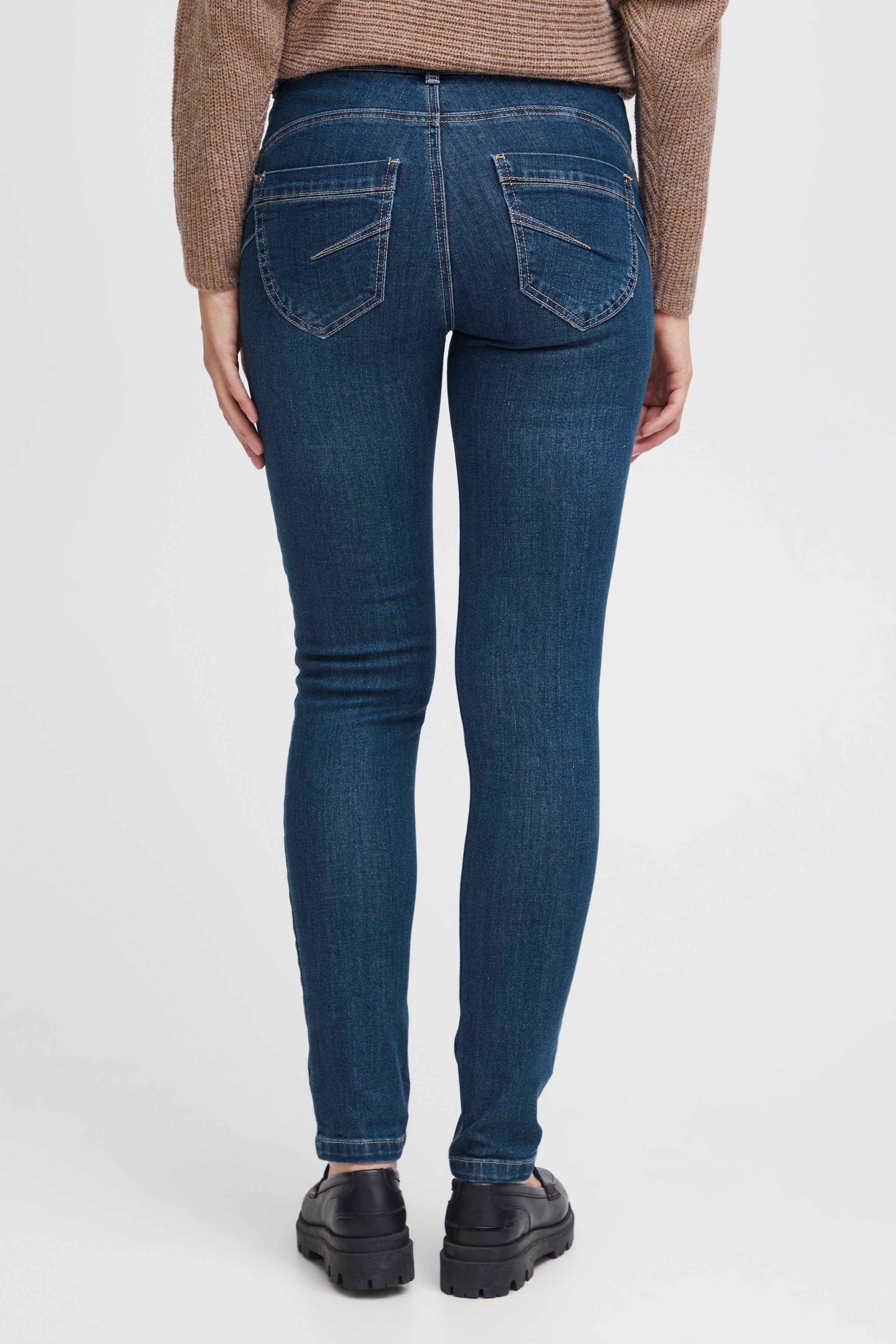 FRELLIE Jeans LOOKBOOK BACK 20612430-200070