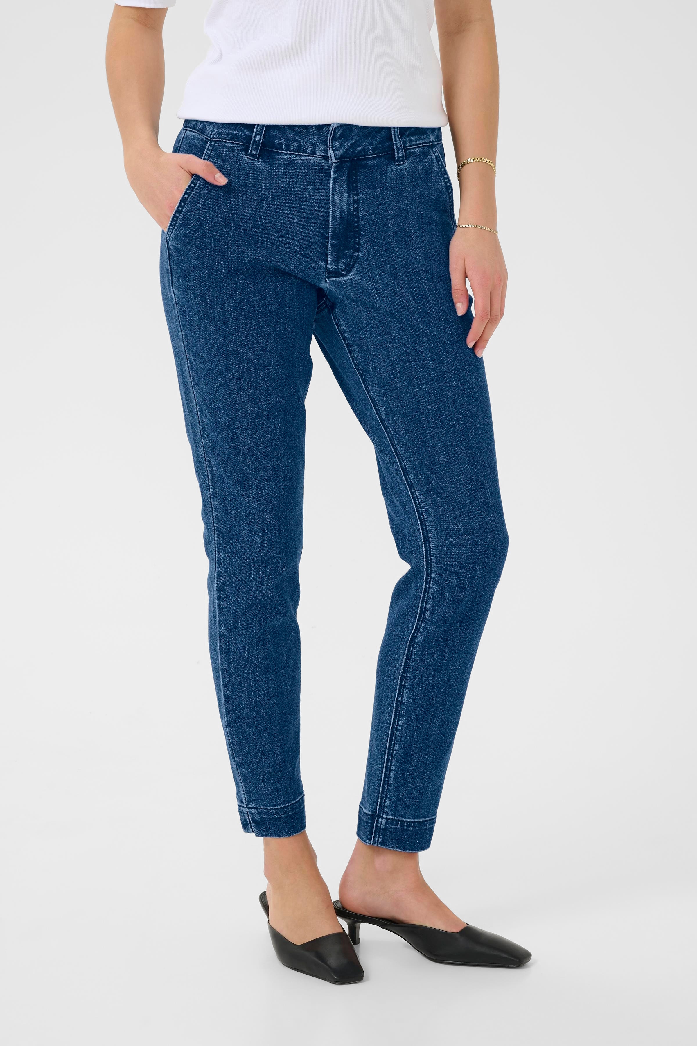 KAlea Jeans LOOKBOOK FRONT 10509347-102272