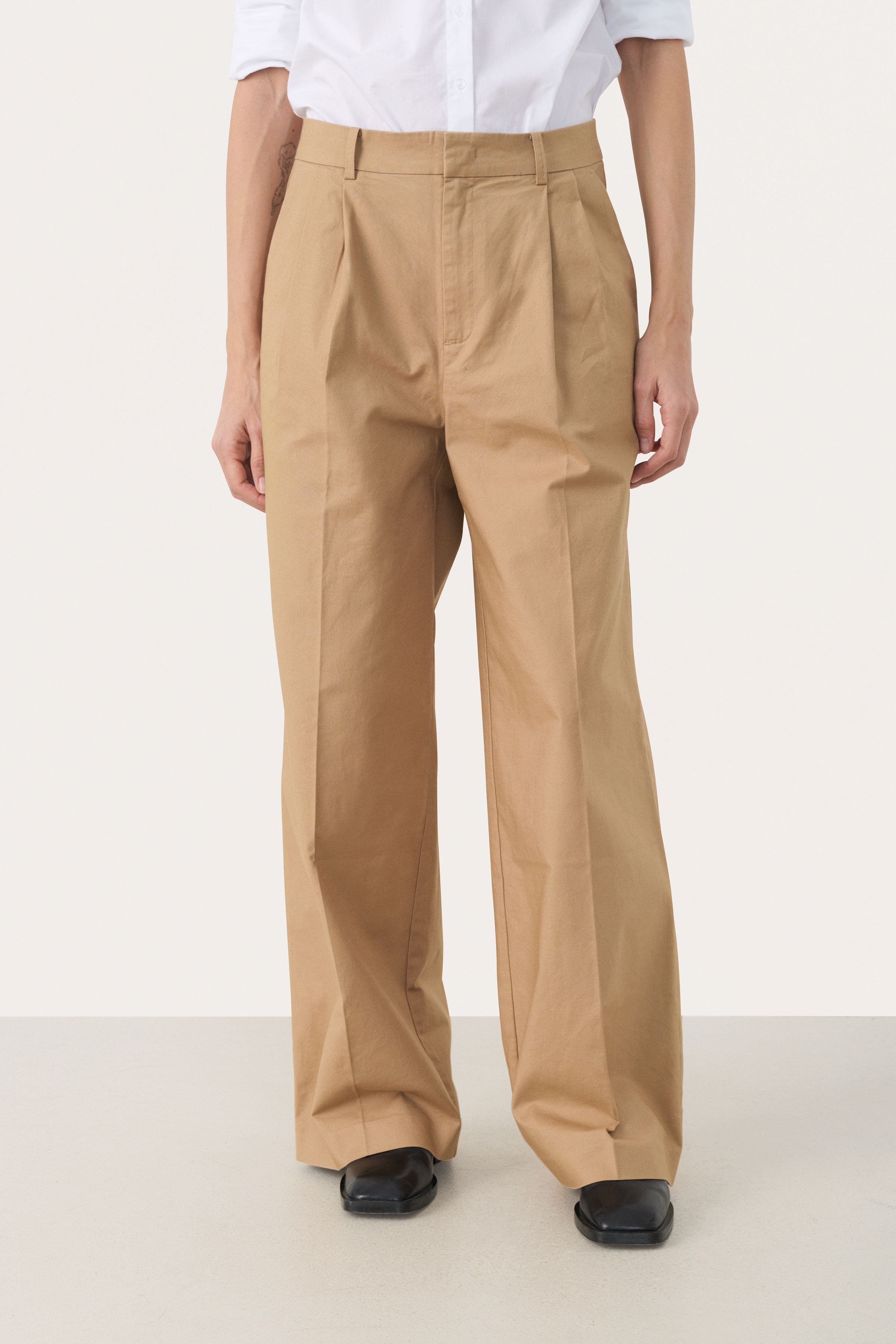 CherranPW Hose LOOKBOOK FRONT 30309314-171325