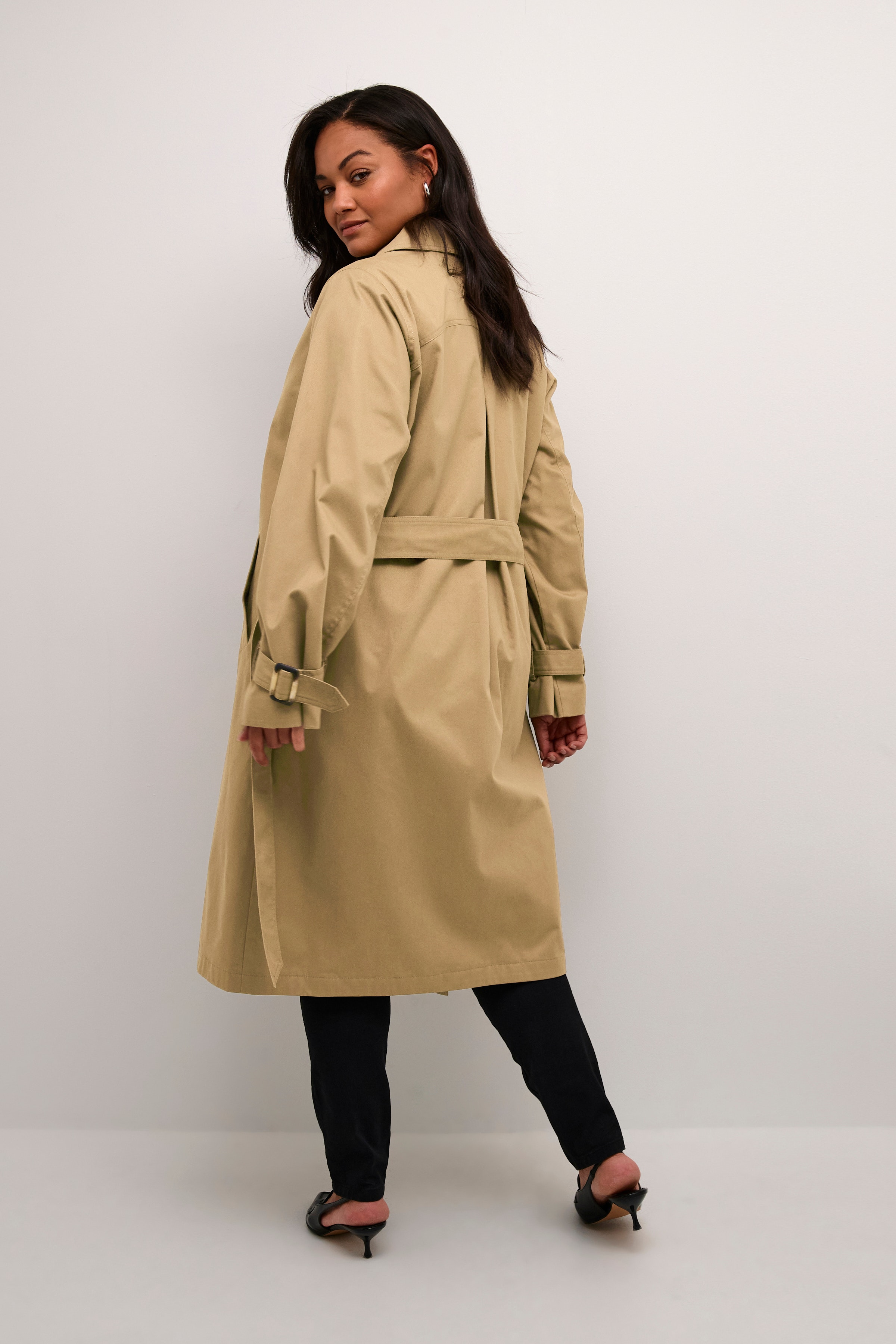 KChella Coat LOOKBOOK BACK 10582370-171115