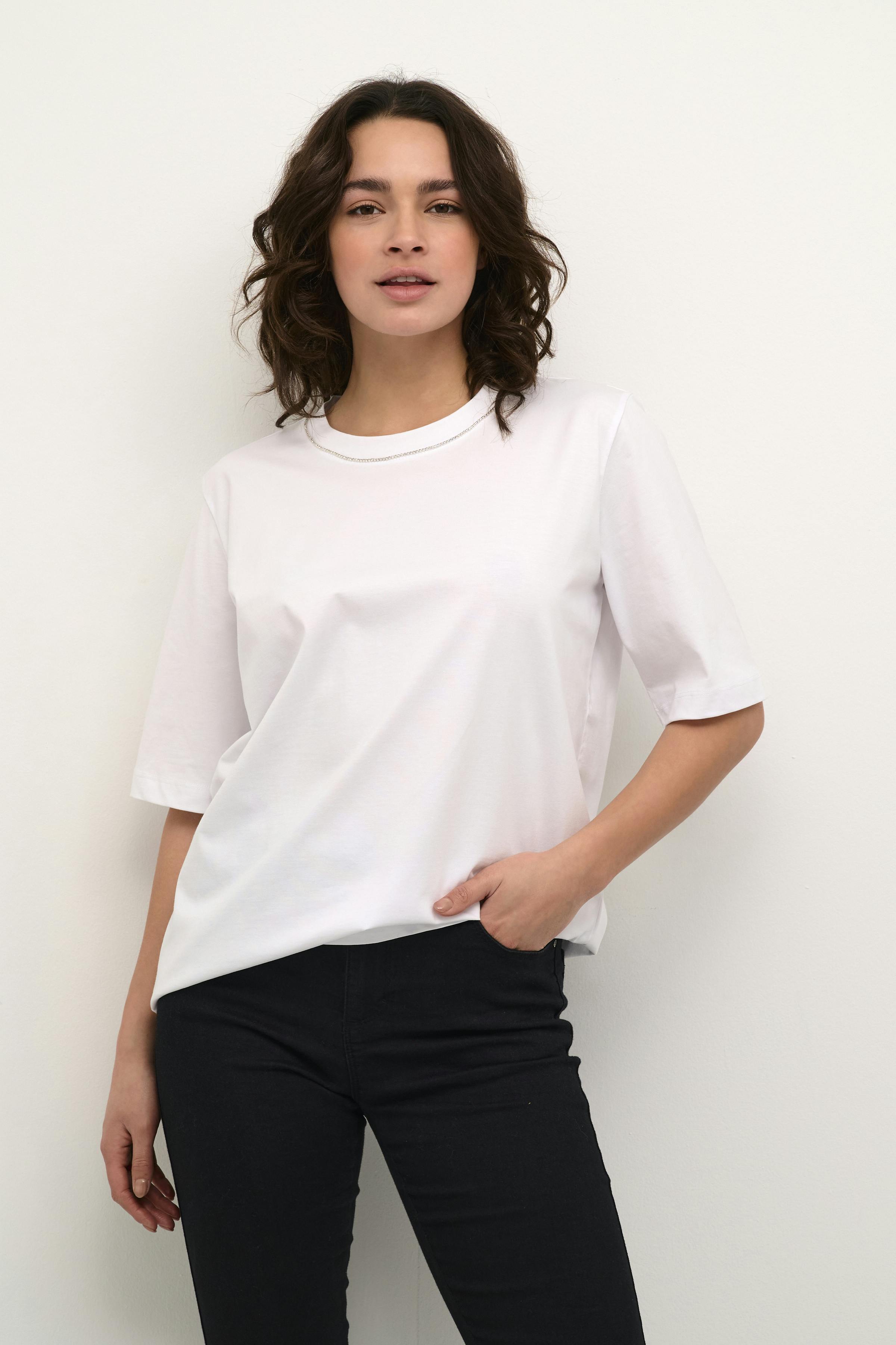 KAivana T-shirt LOOKBOOK FRONT 10509389-110601