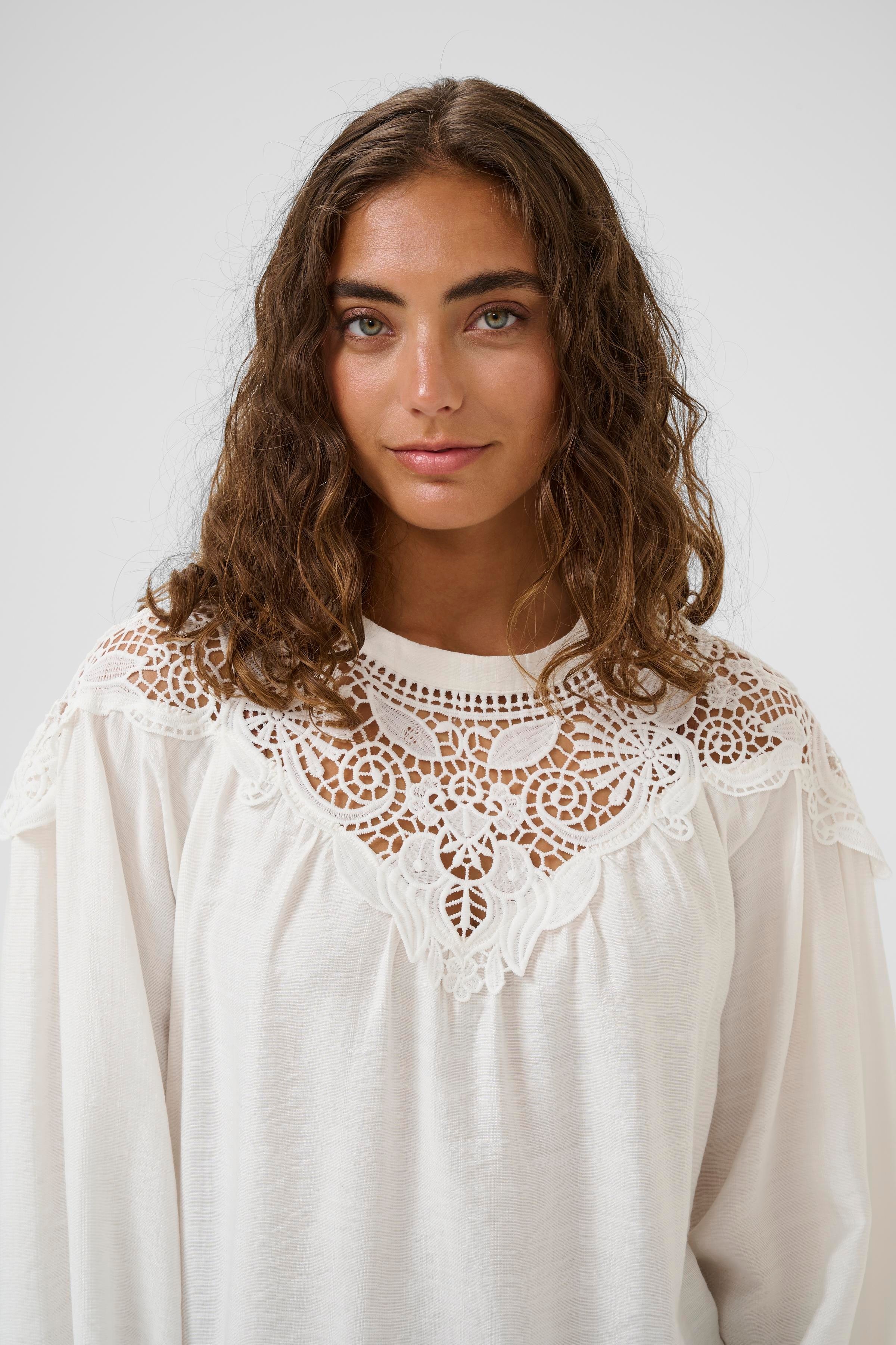 CUurta Bluse LOOKBOOK DETAIL 50112468-500013
