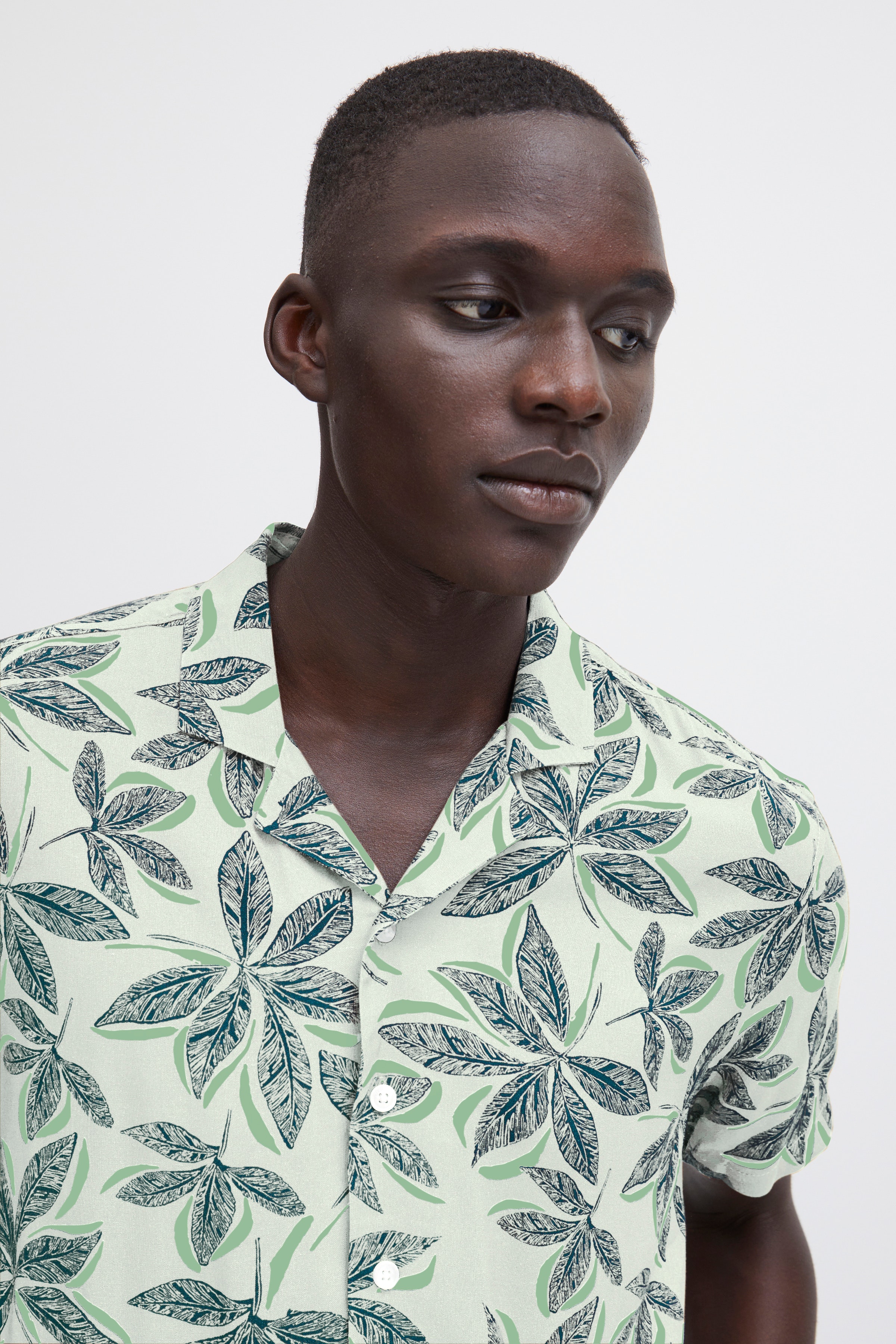 Short sleeved shirt LOOKBOOK DETAIL 20716382-136007