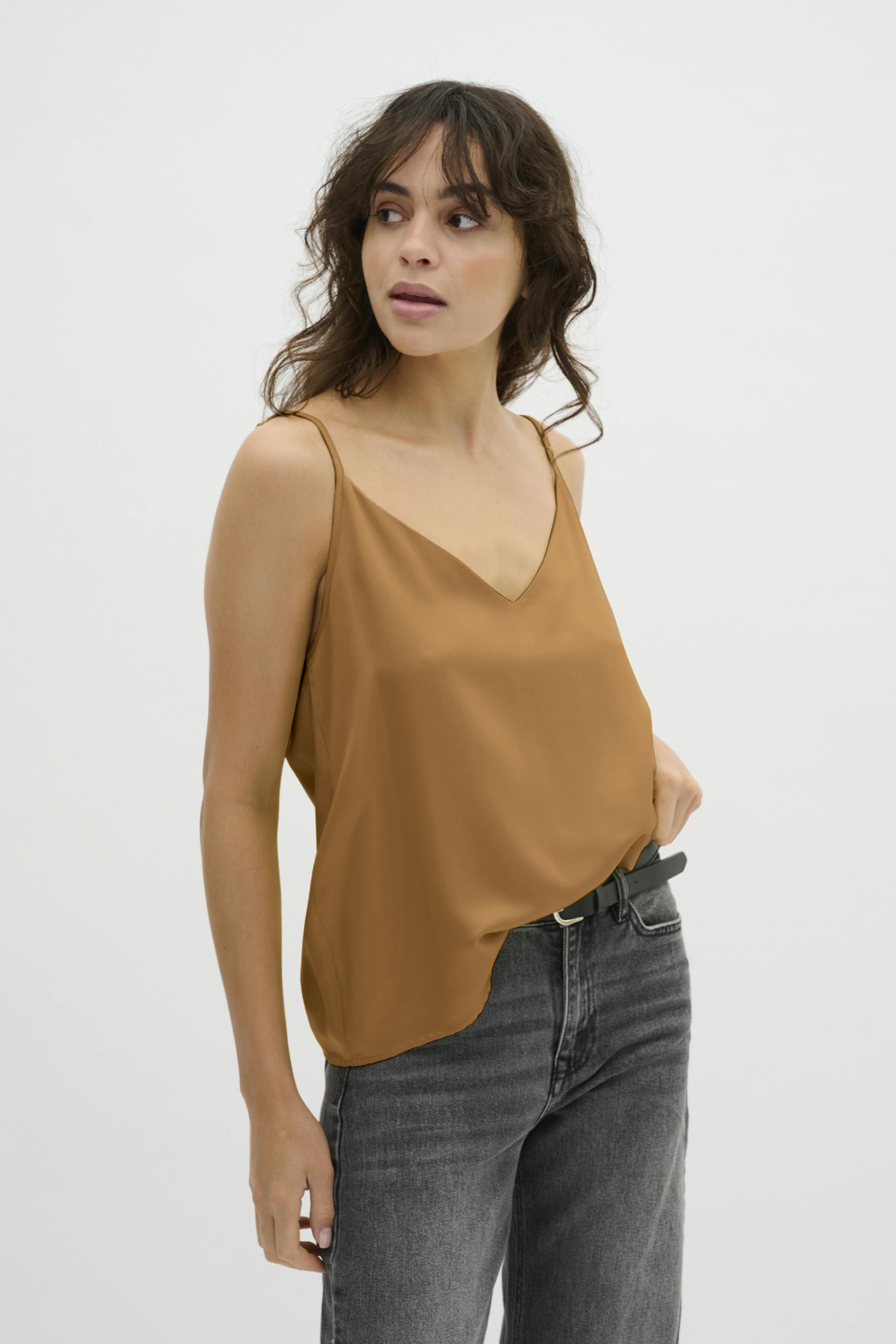 EstelleMW Top LOOKBOOK FRONT 10704426-171125