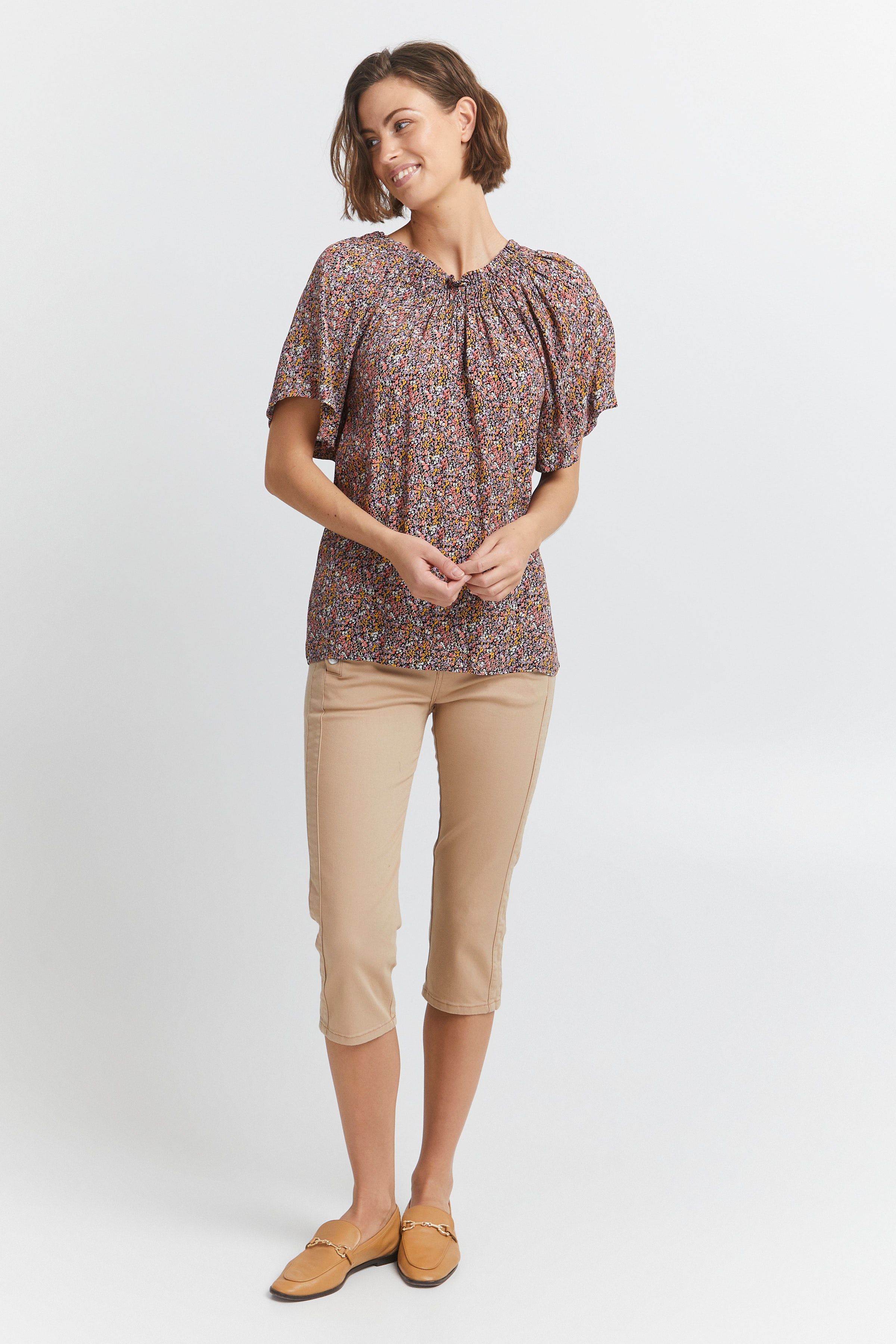 Blouse with short sleeve LOOKBOOK FRONT 20610571-201204