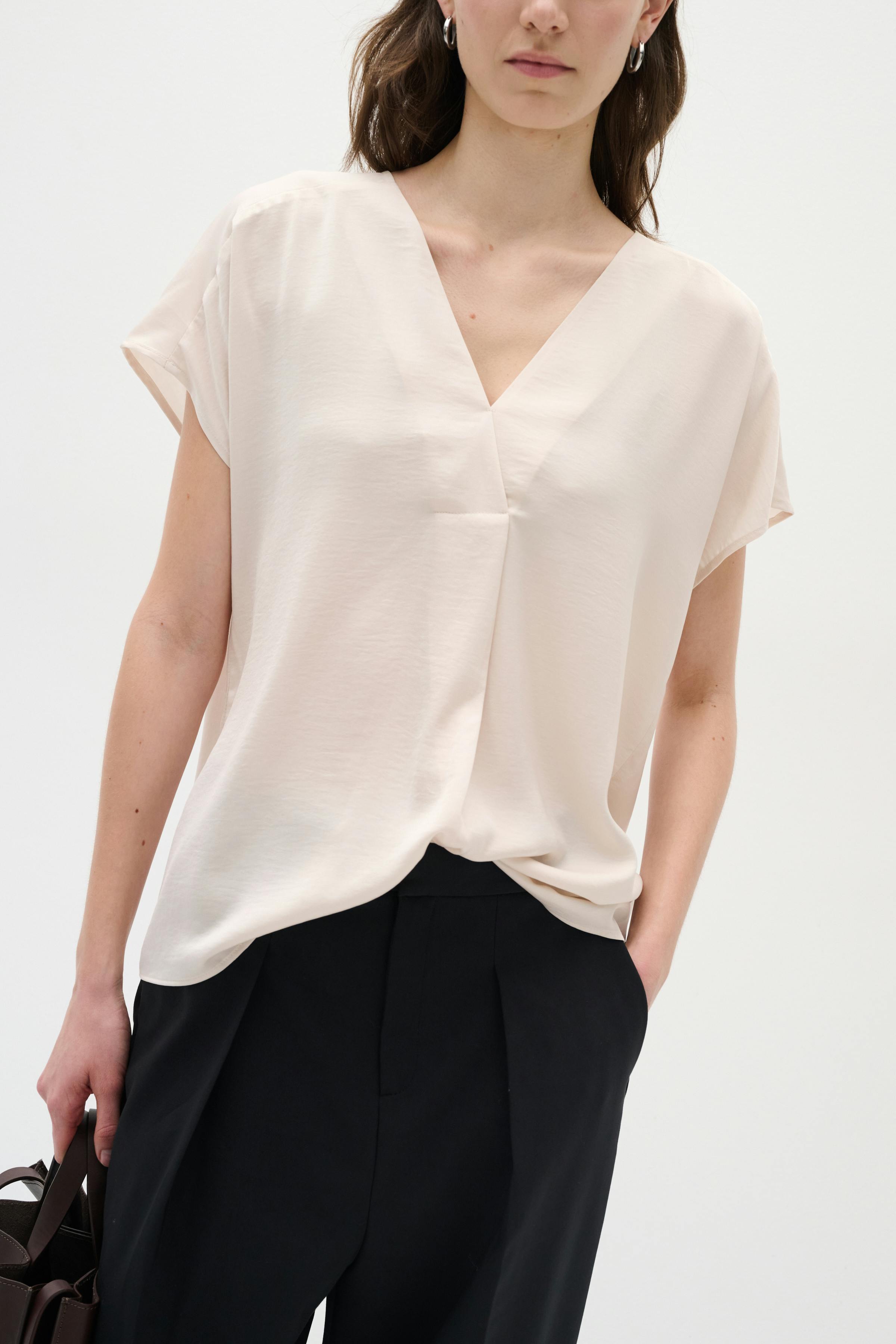 RindaIW Top LOOKBOOK FRONT 30105188-10053