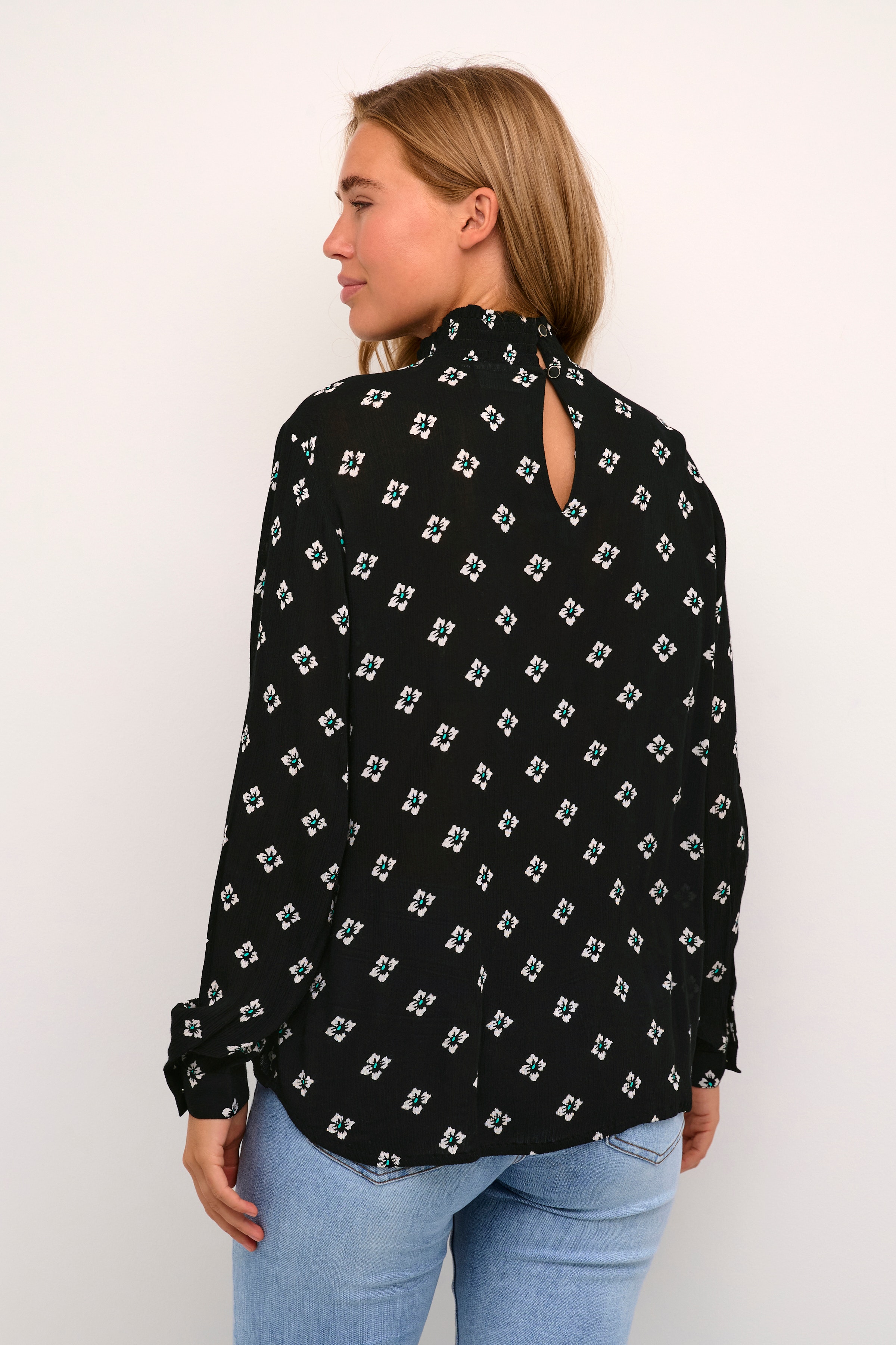 KAamber Bluse LOOKBOOK BACK 10508258-105319