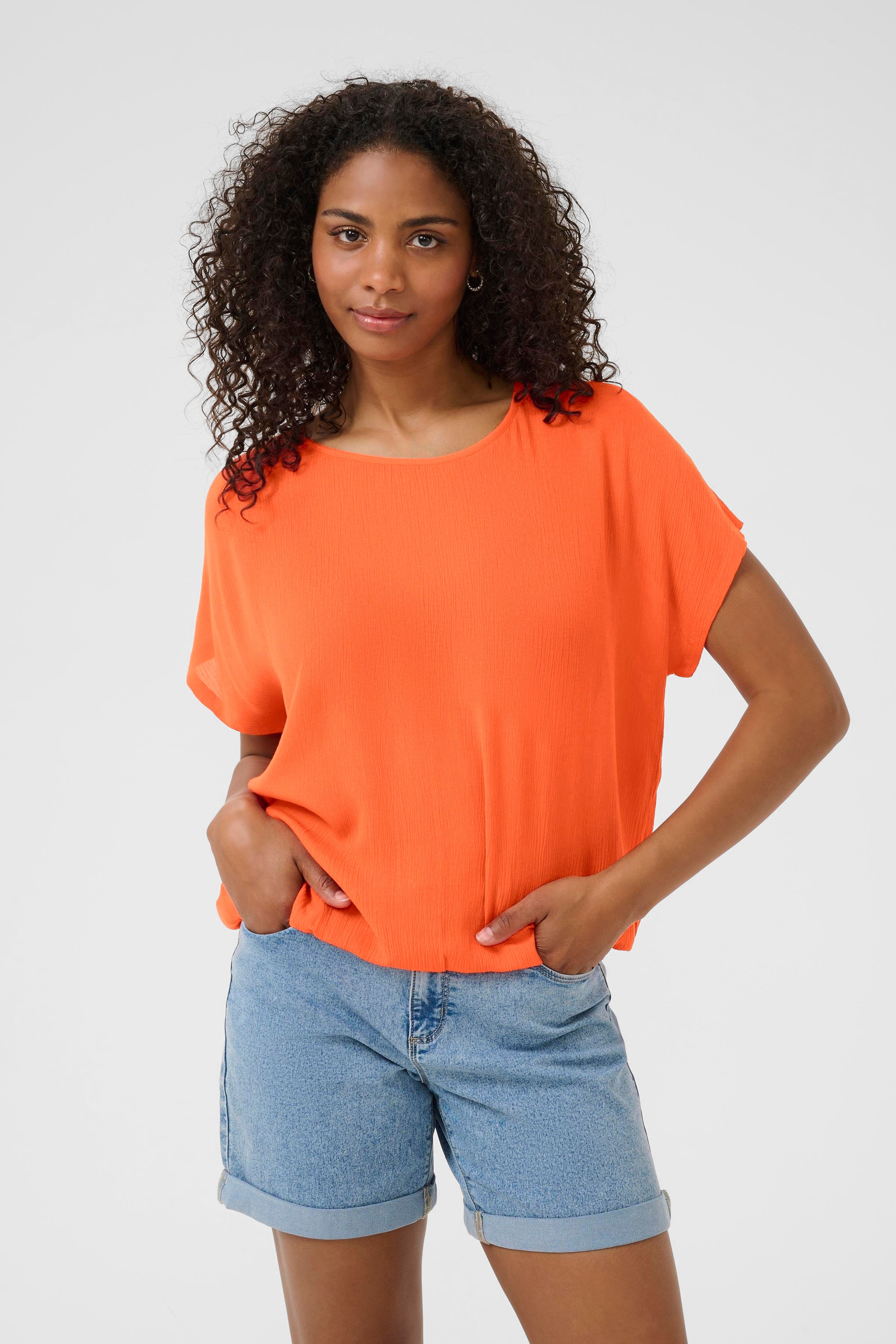 Amber Blouse LOOKBOOK FRONT 10500781-171558