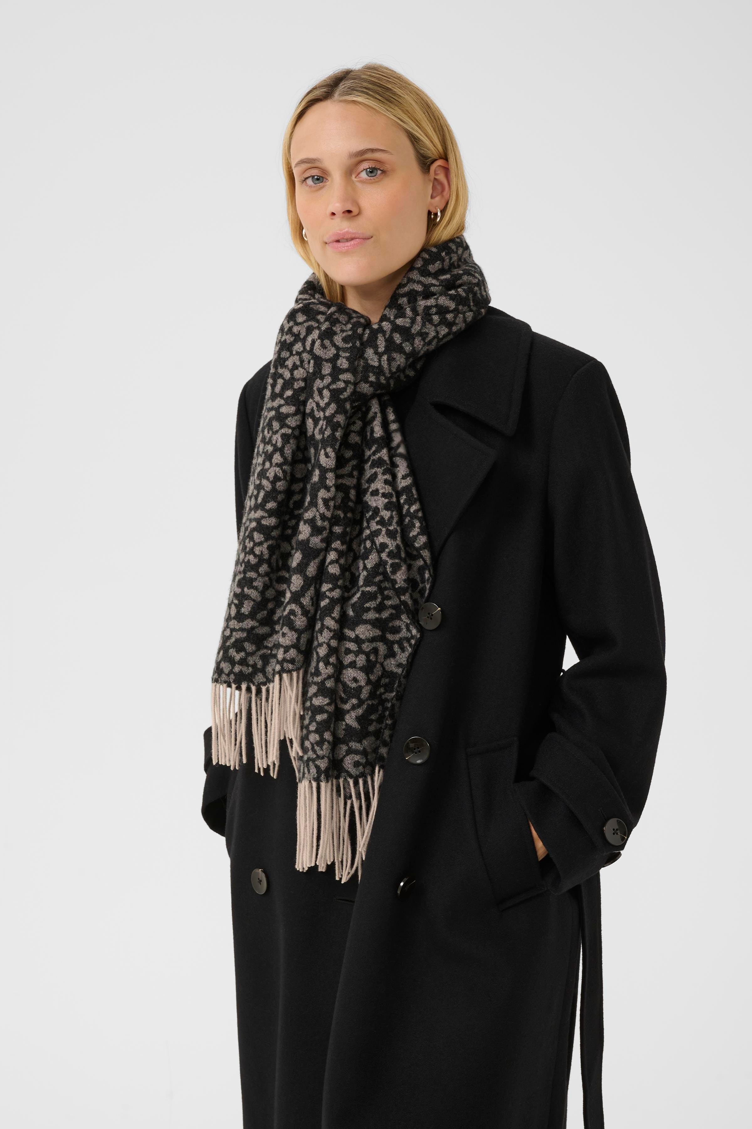 KithaPW Scarf LOOKBOOK FRONT 30309939-303997